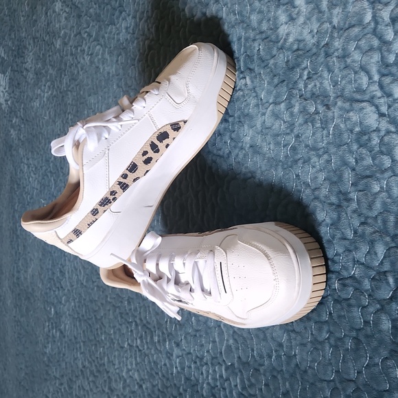 Puma Sneakers - Picture 2 of 3